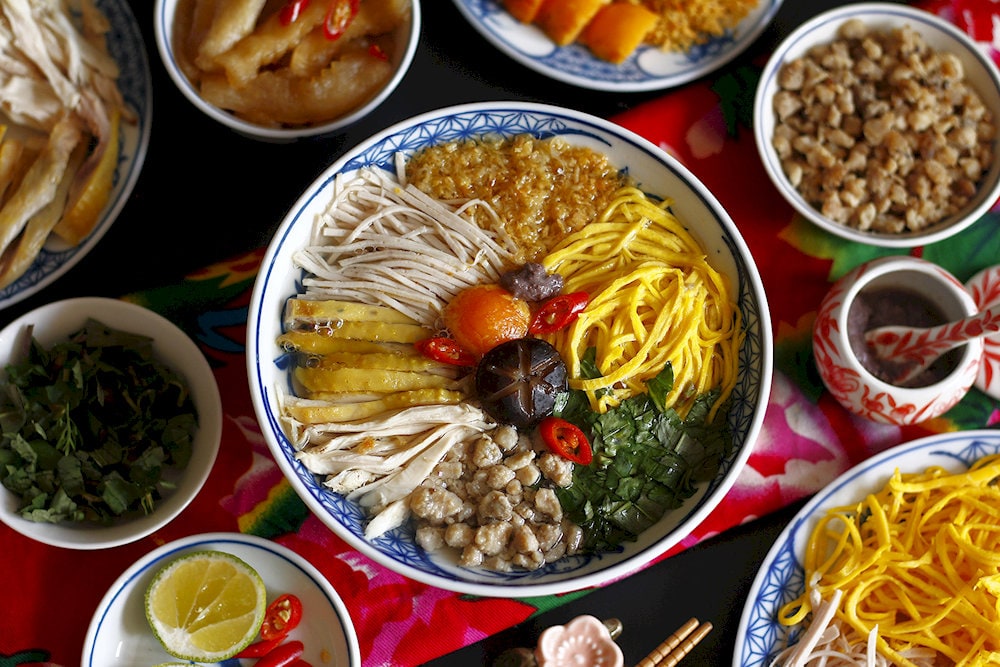 Bun Thang is known with fresh ingredients and excellent broth